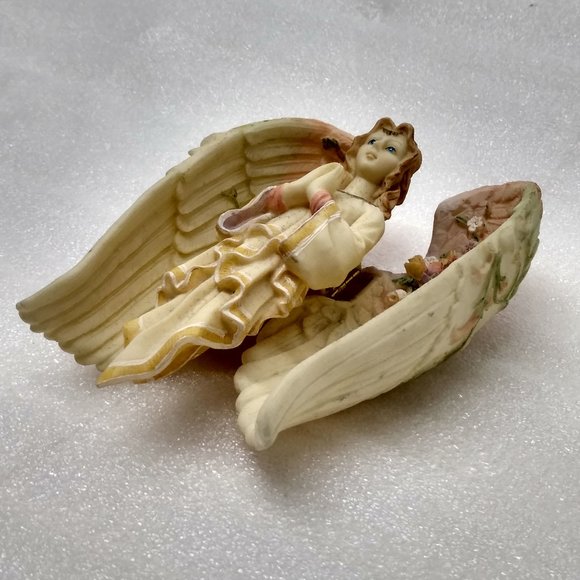 Vintage Angel's Embrace "Christmas Around the World" House of Lloyd Stock #5309 - Picture 15 of 16